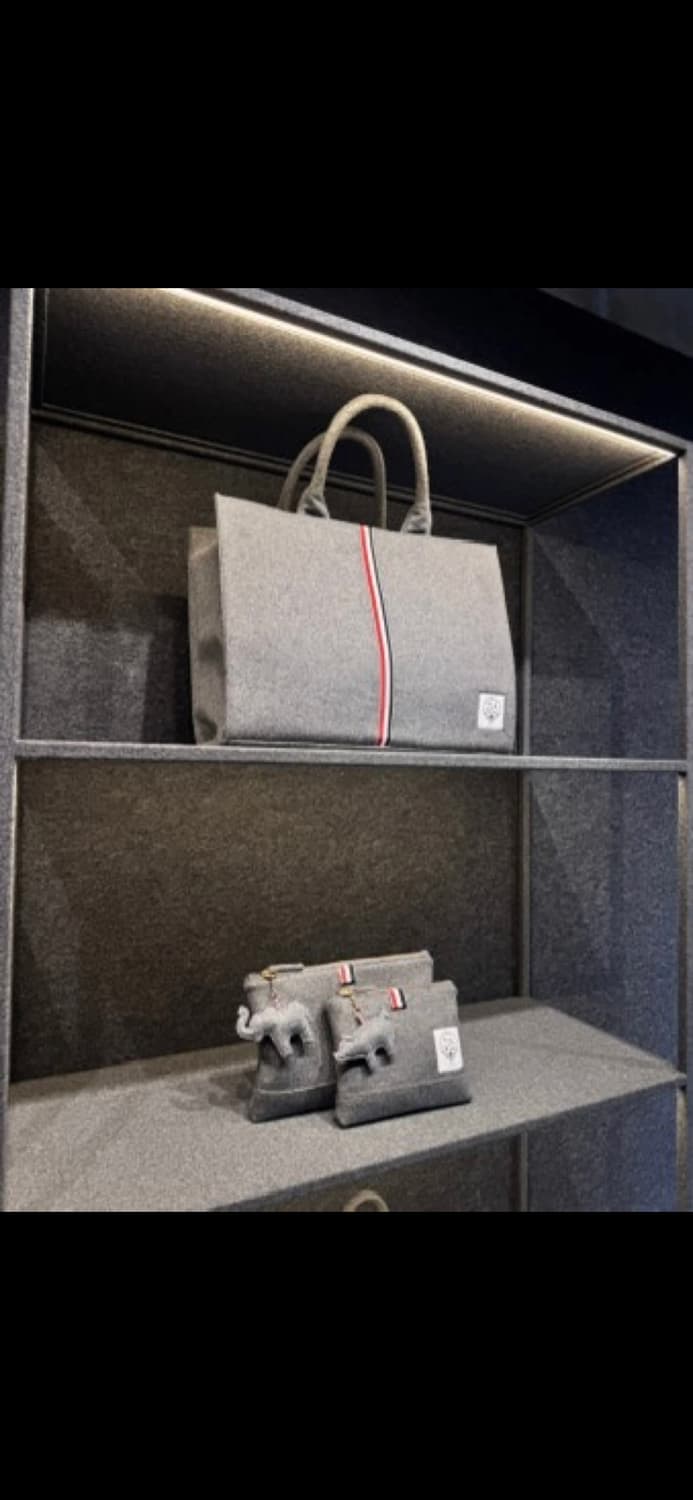 톰브라운 한정판 [새상품. 정품] 성수 한정판 가방 클러치 파우치 상품이미지3