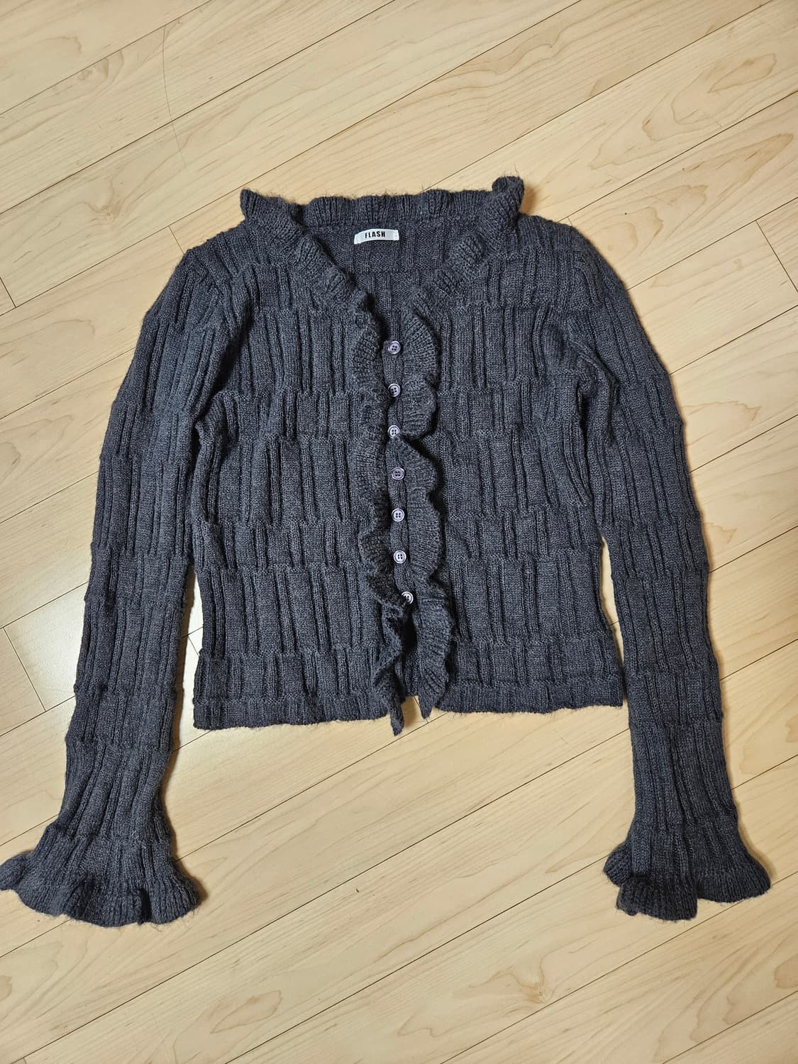 히메 로걀 달천깔 프릴 니트 가디건 차콜 그레이 상품이미지3