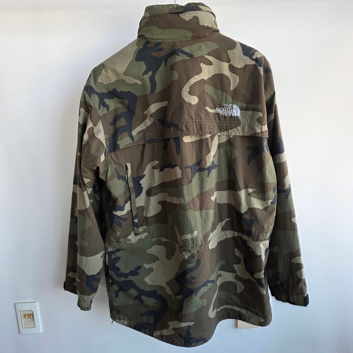 일본판 노스페이스 노벨티 카모플라쥬 야상 바람막이 L(105) 상품이미지3