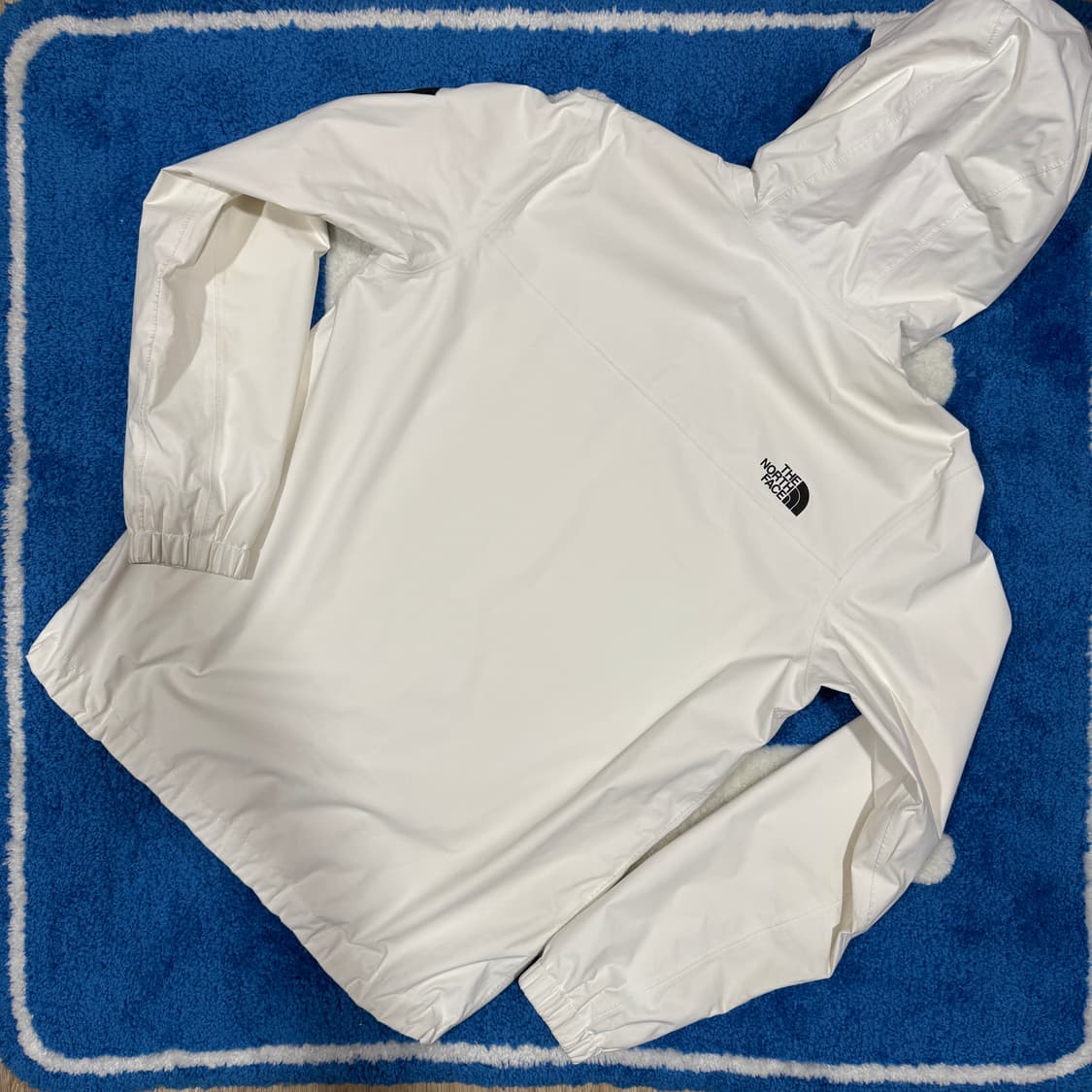 노스페이스 바람막이 화이트 상품이미지4