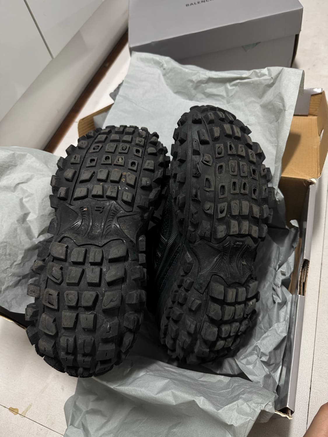 발렌시아가 디펜더 블랙 44 상품이미지3