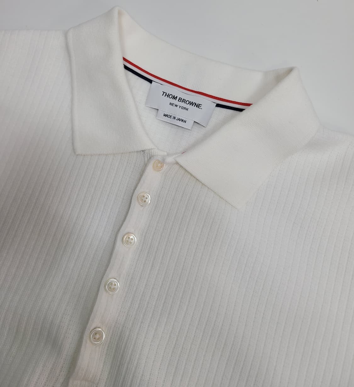 톰브라운 삼선 스트라이프 커프 폴로 반팔 티셔츠 / 남 3사이즈 화이트
 상품이미지4