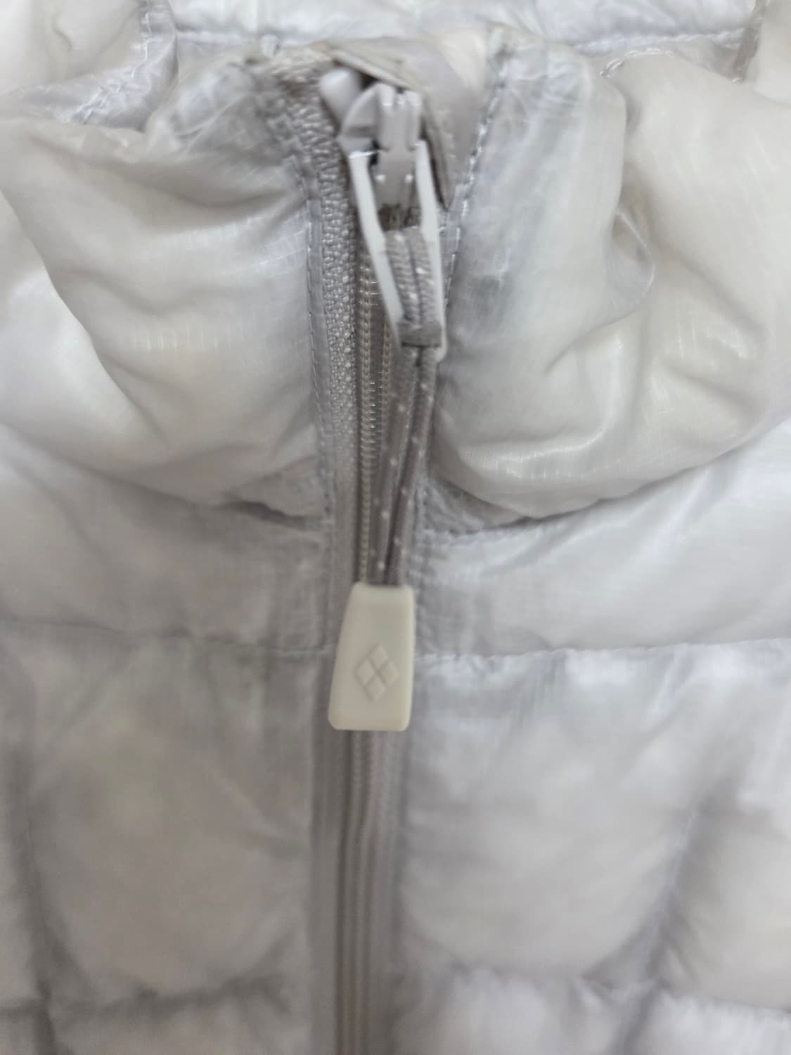 몽벨 플라즈마 1000 다운 자켓 L 라이트 그레이 상품이미지4