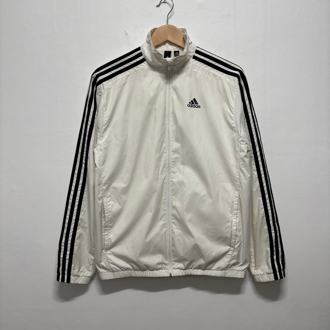 아디다스 화이트 삼선 바람막이 상품이미지1
