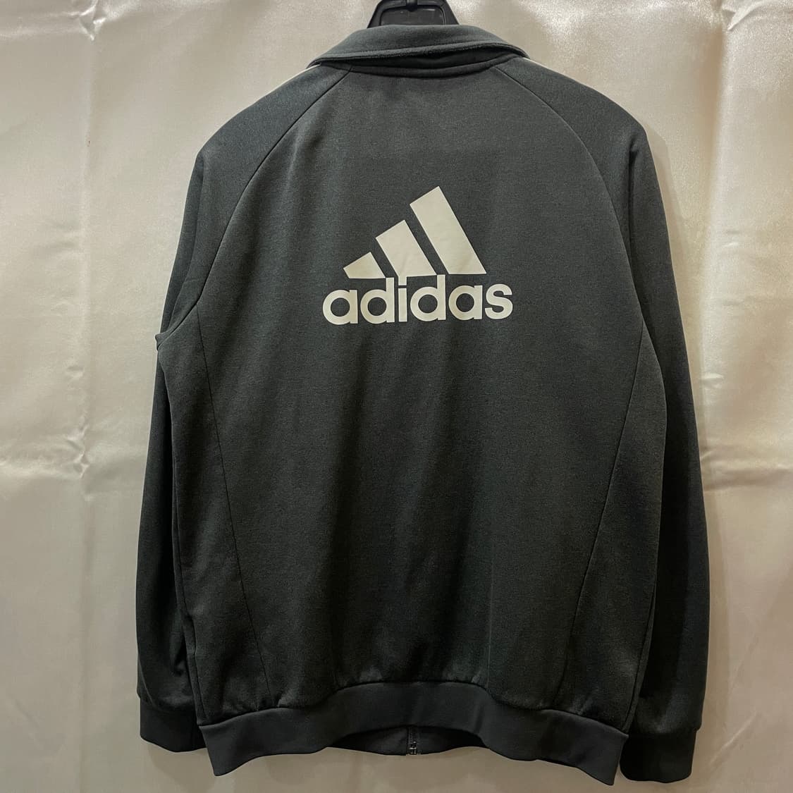 아디다스 그레이 삼각 로고 져지 상품이미지5