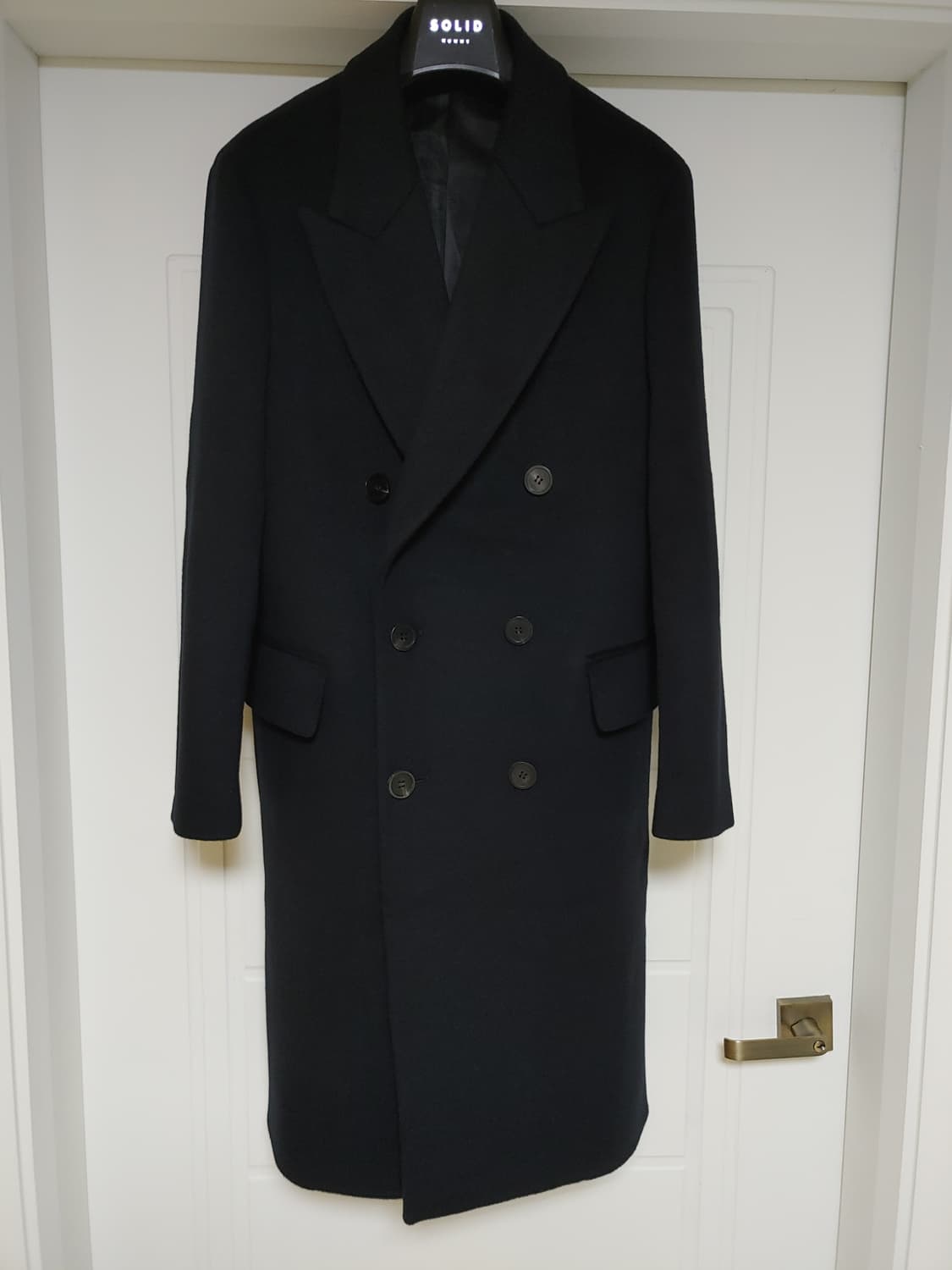 솔리드옴므 21fw 피크드 라펠 코트 팝니다 상품이미지2