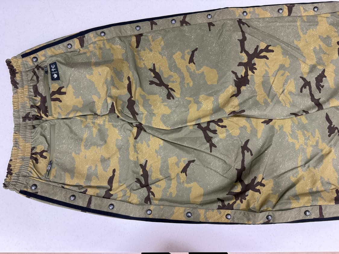 아디다스 x 떠그 클럽 트랙 팬츠 포커스 올리브 크림 화이트 상품이미지2