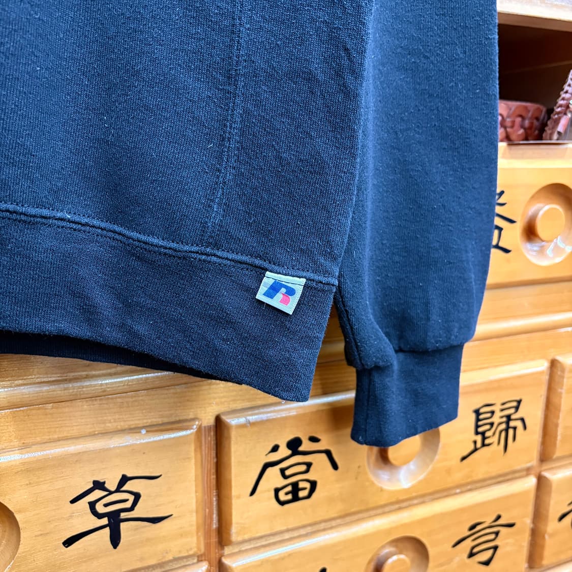 (L) 러셀 프린팅 래귤러핏 기모 맨투맨 상품이미지4