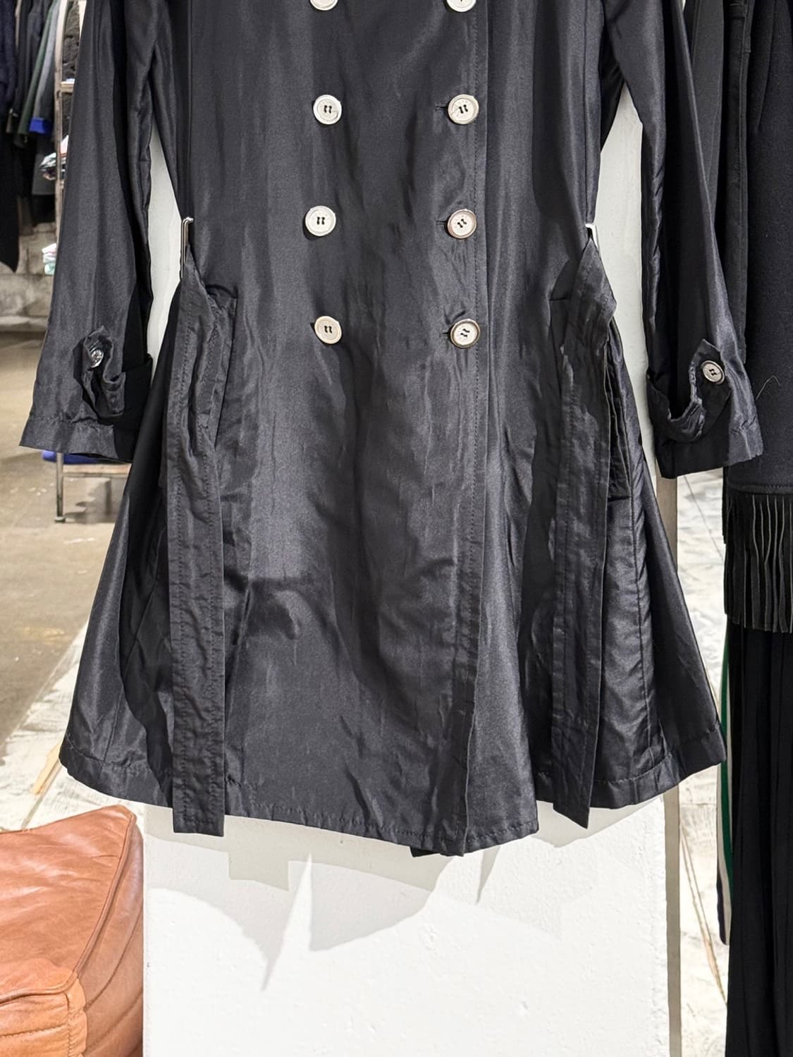 셀린느 블랙 더블 실크 폴리 벨티드 코트 상품이미지6