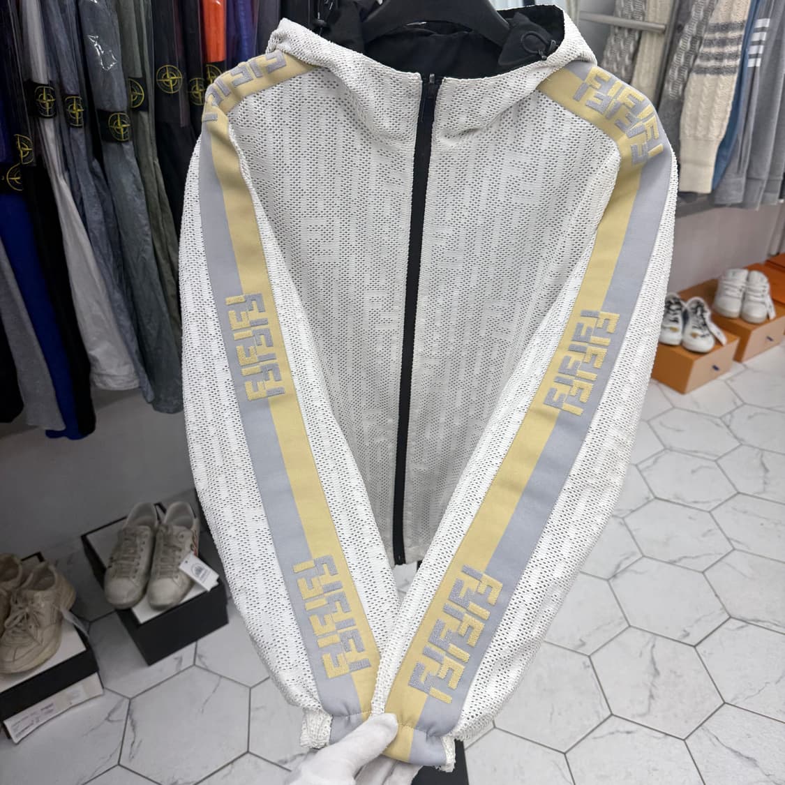 [48] 펜디 사이드로고 리버서블 바람막이 상품이미지4