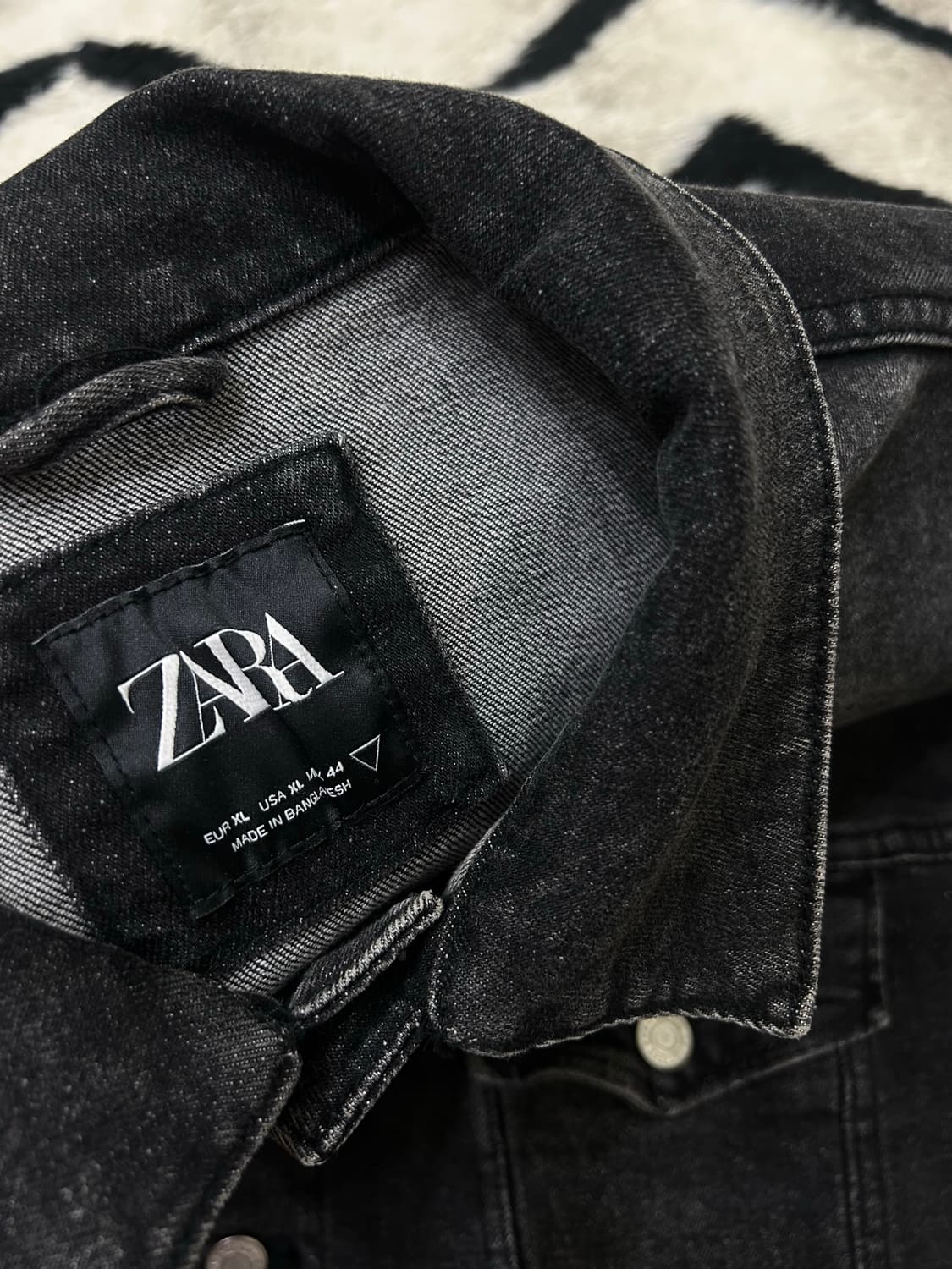 [XL]ZARA 투포켓 워싱 데님자켓/흑청 상품이미지4