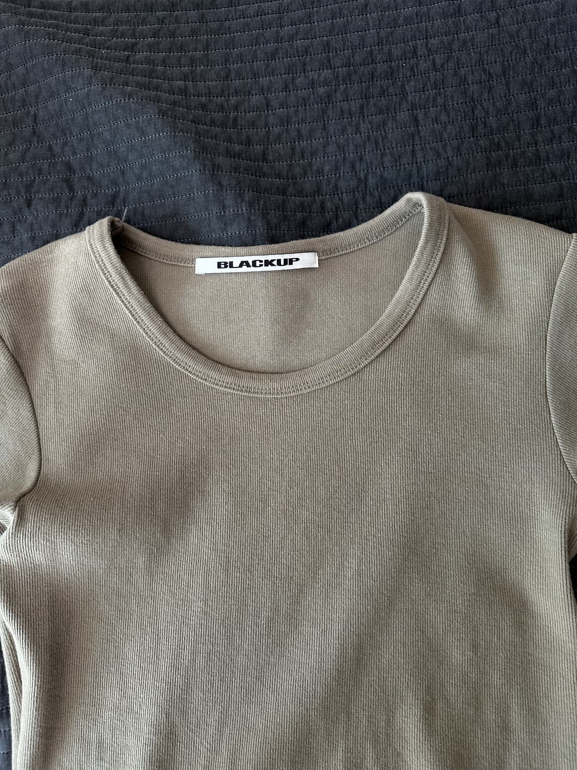 블랙업 기본 반팔티셔츠 상품이미지2