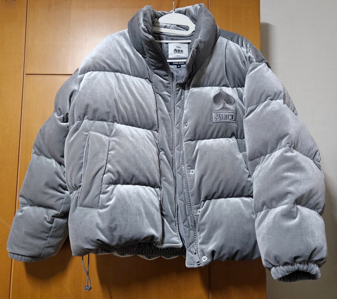 디즈니 앨리스 벨벳 패딩 (그레이) / 실착 5회 미만 / 상태 좋음 상품이미지2