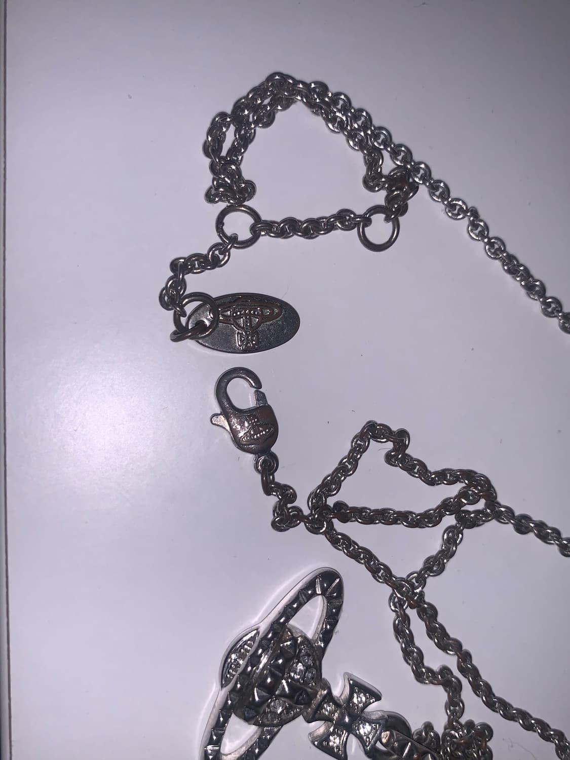 비비안웨스트우드 메이페어 바스 릴리프 펜던트 실버 목걸이 상품이미지3