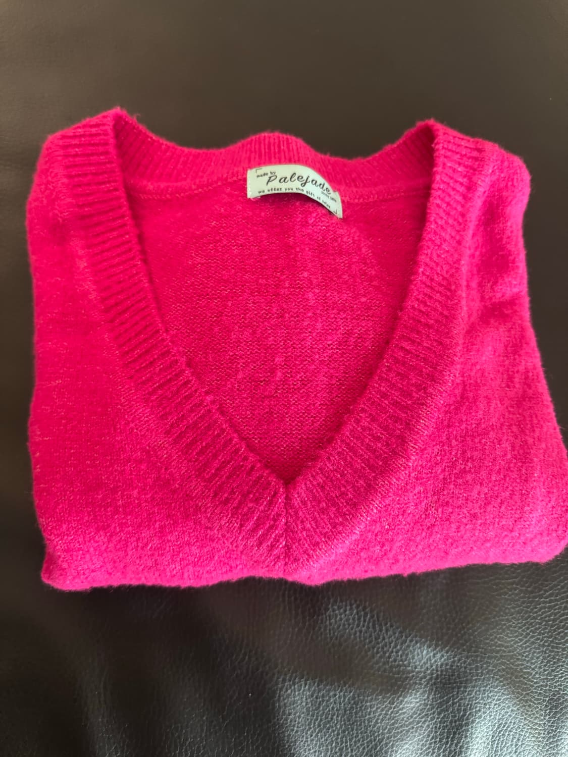 페일제이드 브이넥 크롭 니트 핫핑크 상품이미지1