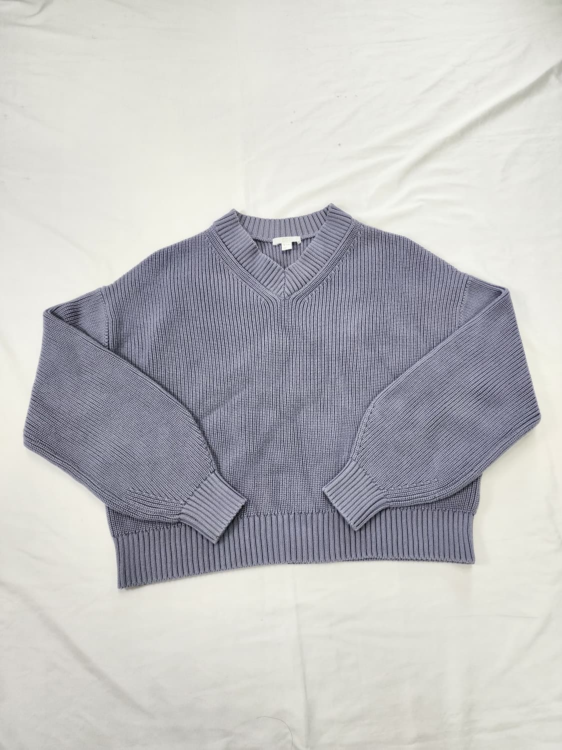 코스 브이넥 가오리핏 니트 상품이미지3