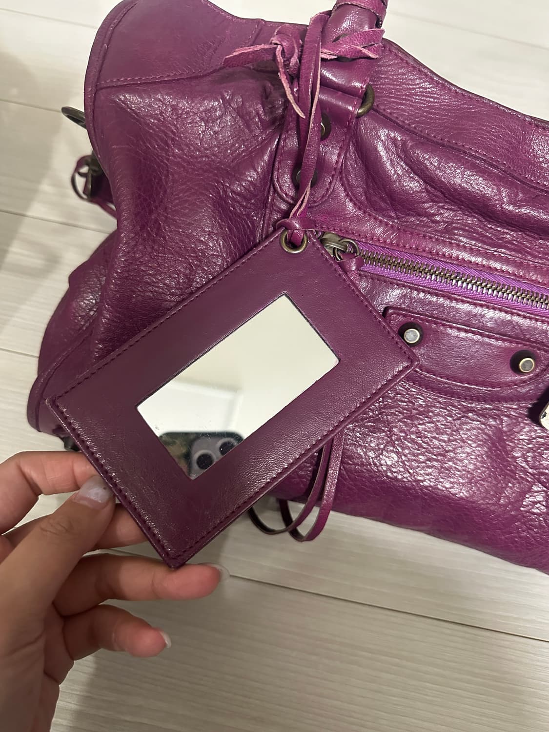 발렌시아가 모터백 미듐 퍼플 와인색 상품이미지2