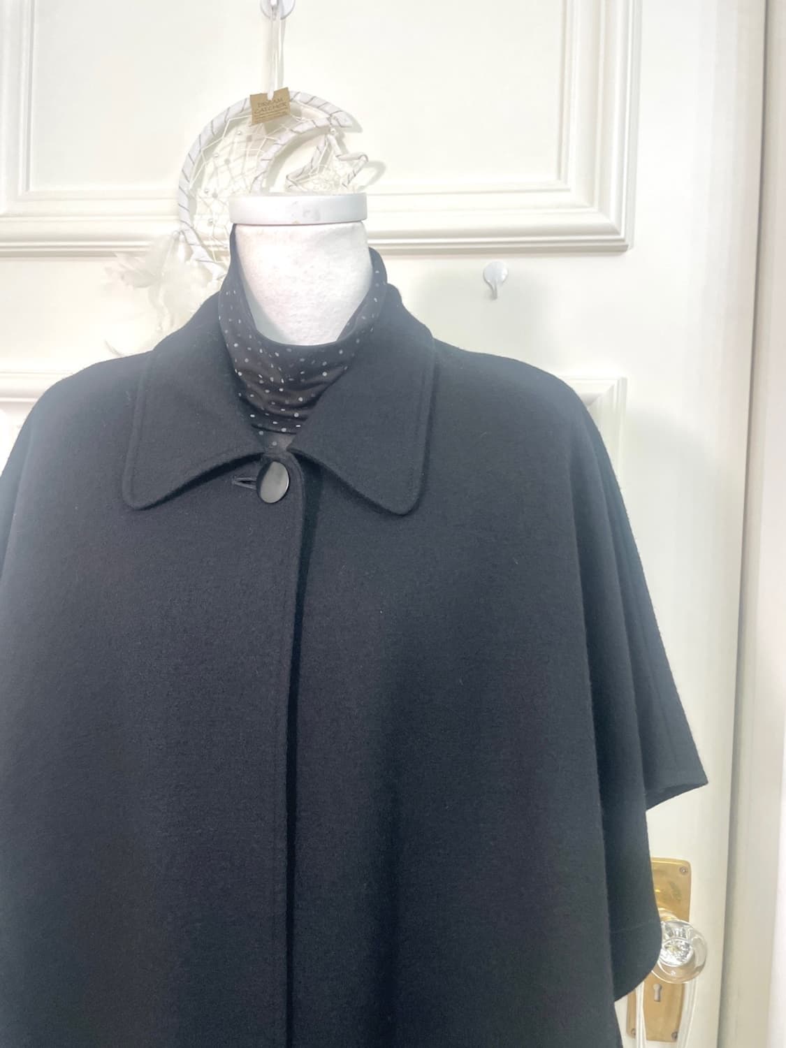 black one-button collar wool cape coat 상품이미지8