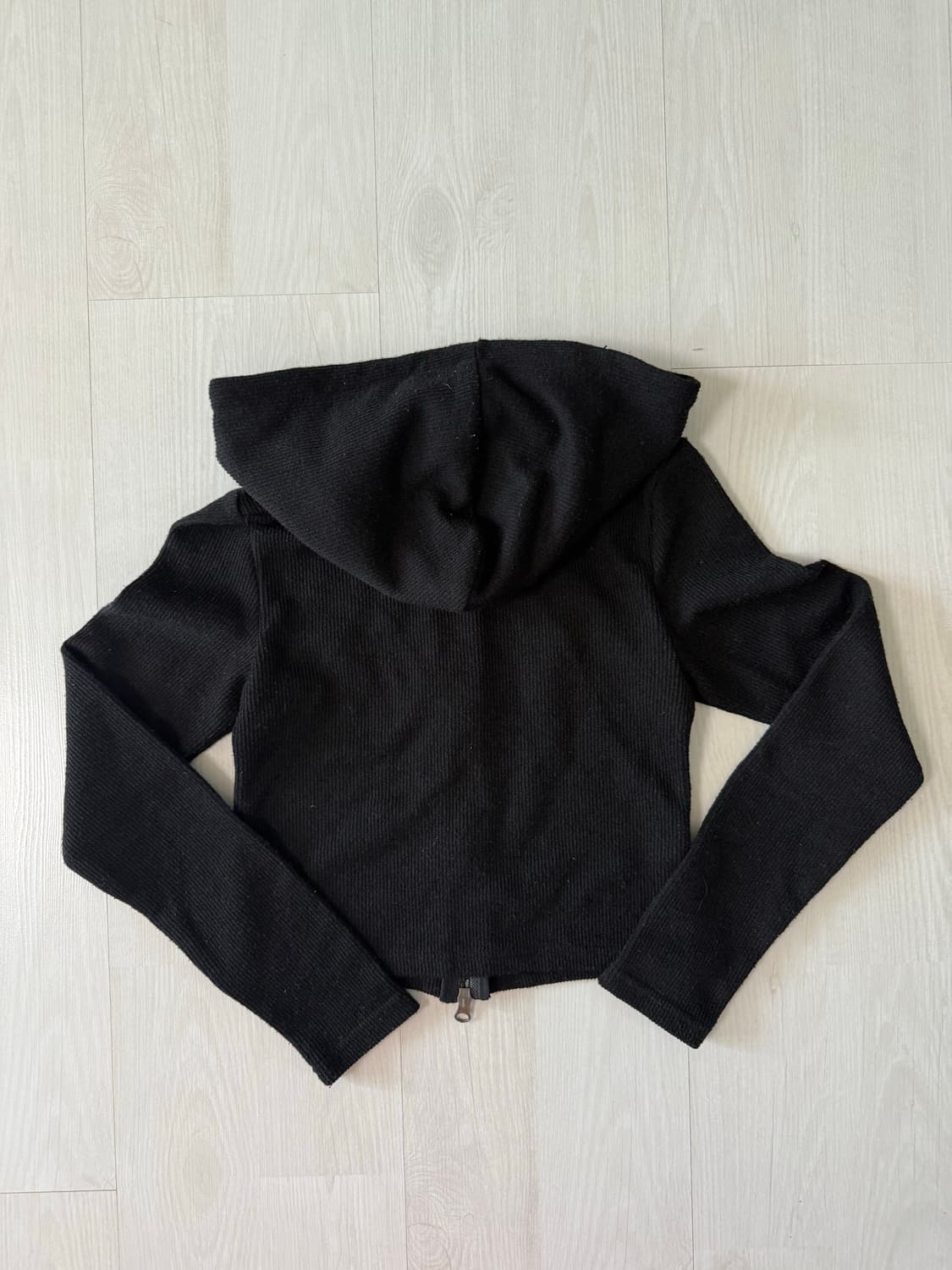 러닝하이 크롭 블랙 후드티 상품이미지2