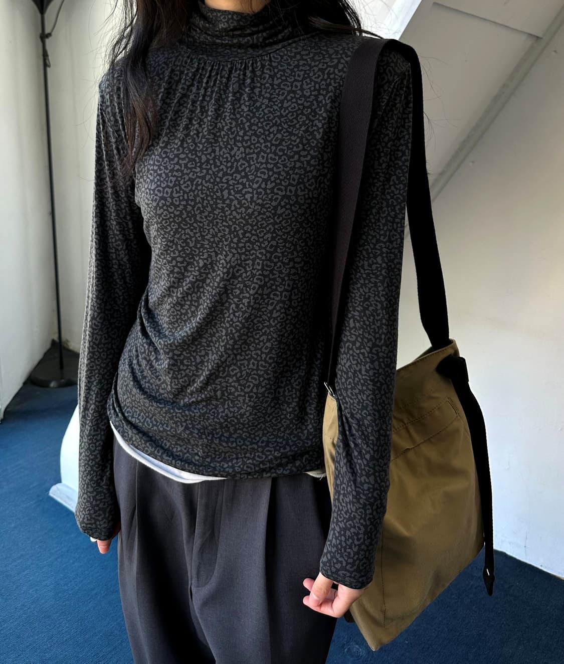 Leopard pattern high gauge stretched top 상품이미지2