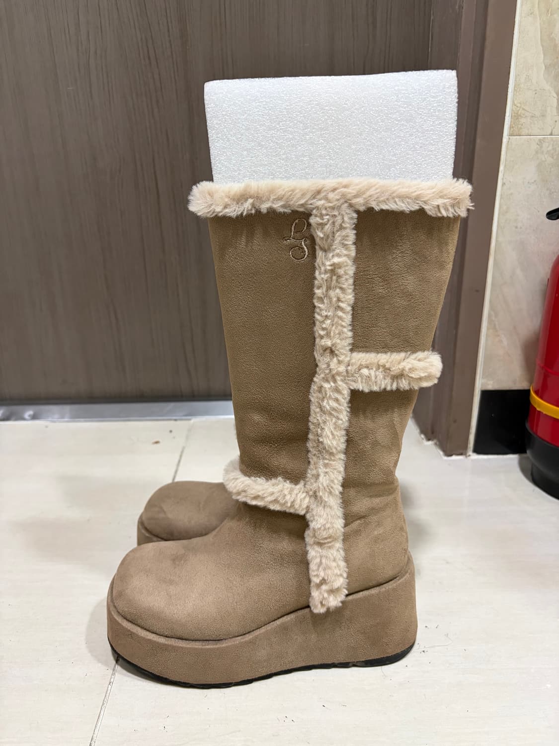 루루서울 러브 크로스 퍼 부츠 (Love Cross Fur Boot) 상품이미지7