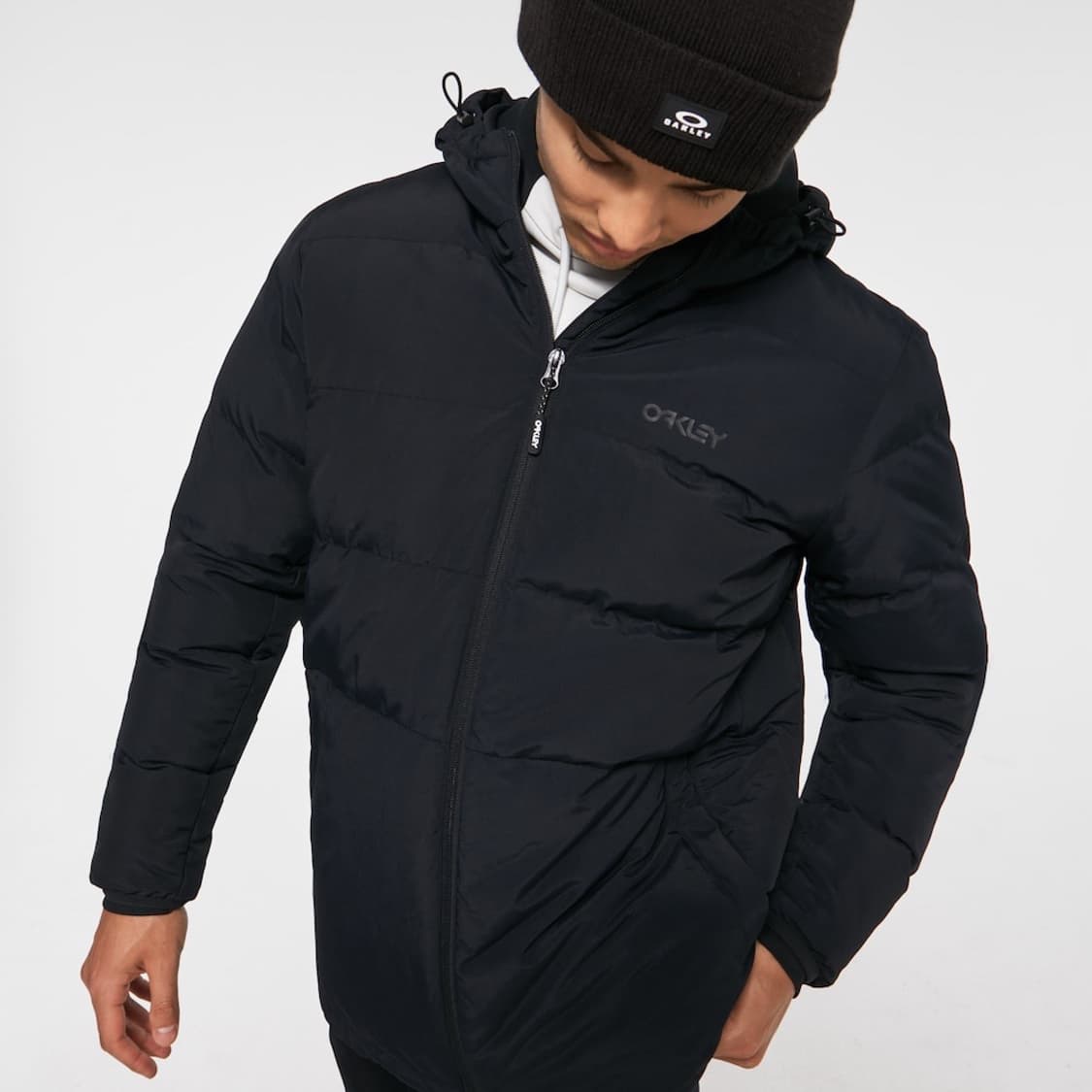 오클리 체스트 로고 푸퍼 패딩 블랙 상품이미지2