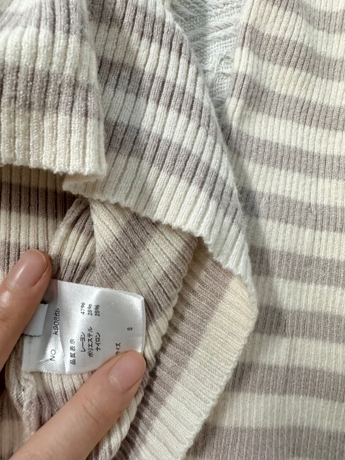 울 혼방 세미 페플럼 슬리브 하이 넥 니트 상품이미지8