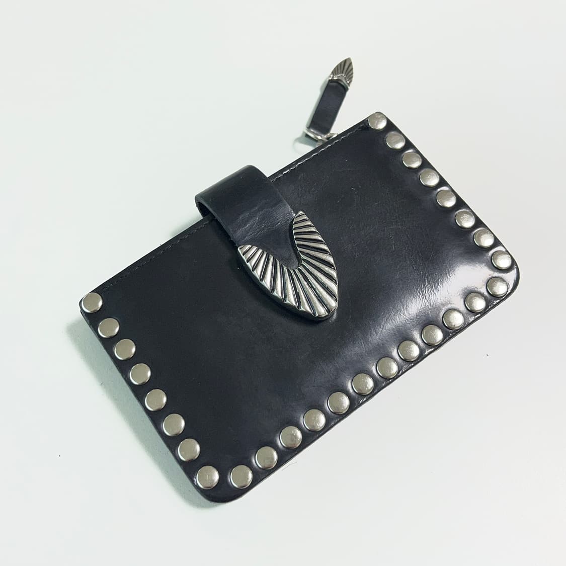토가 스터드 가죽 지갑 상품이미지2