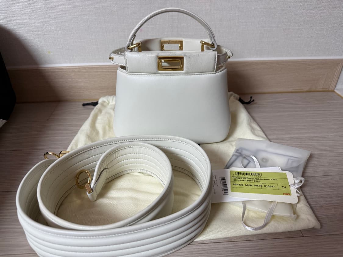 펜디 피카부 xs 램스킨 화이트 상품이미지1