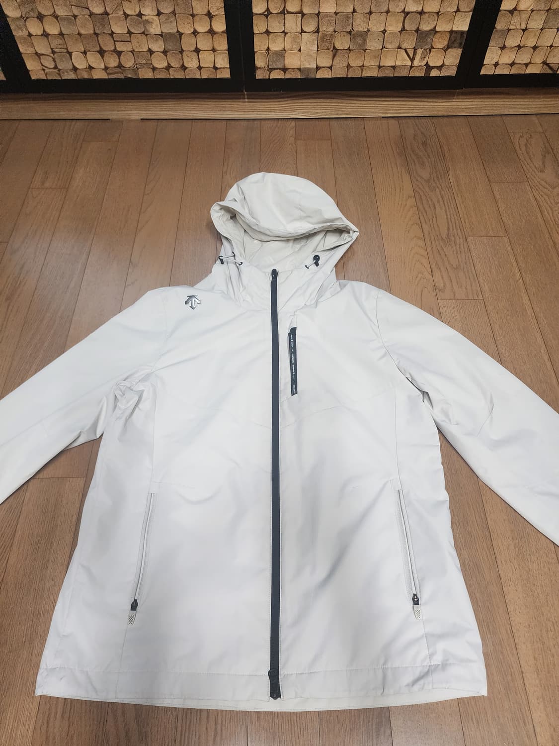 데상트 여성 후드 자켓 85 상품이미지2