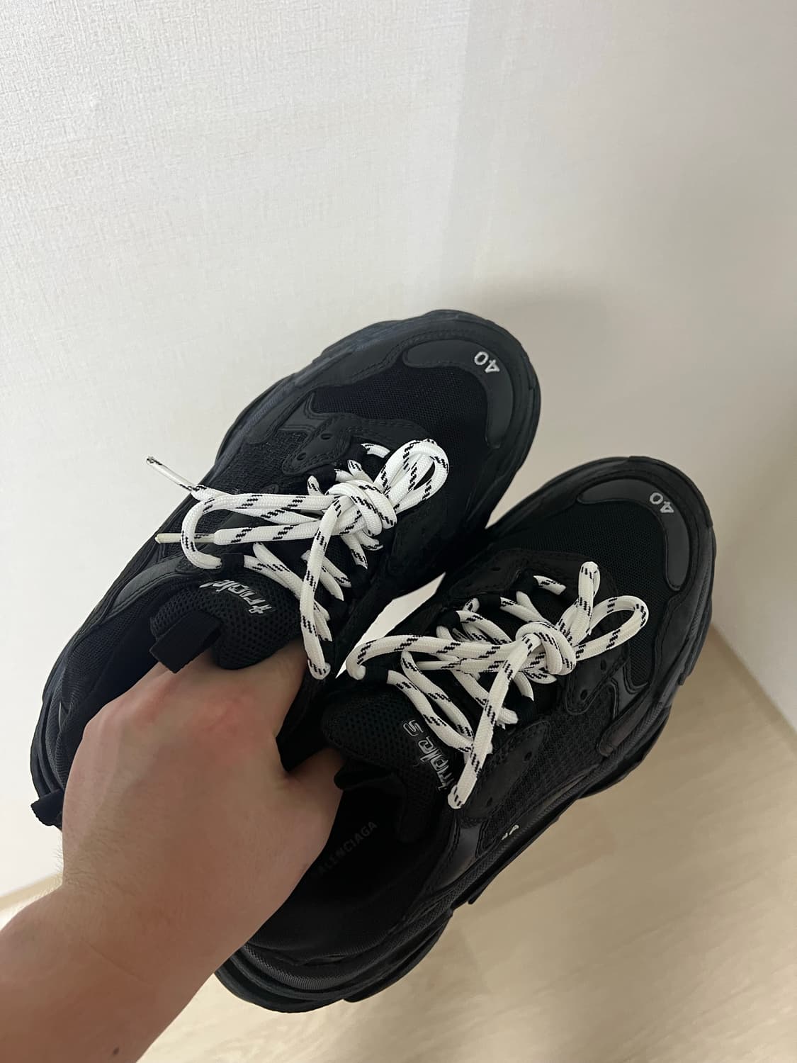 발렌시아가 트리플s 더티블랙 상품이미지2