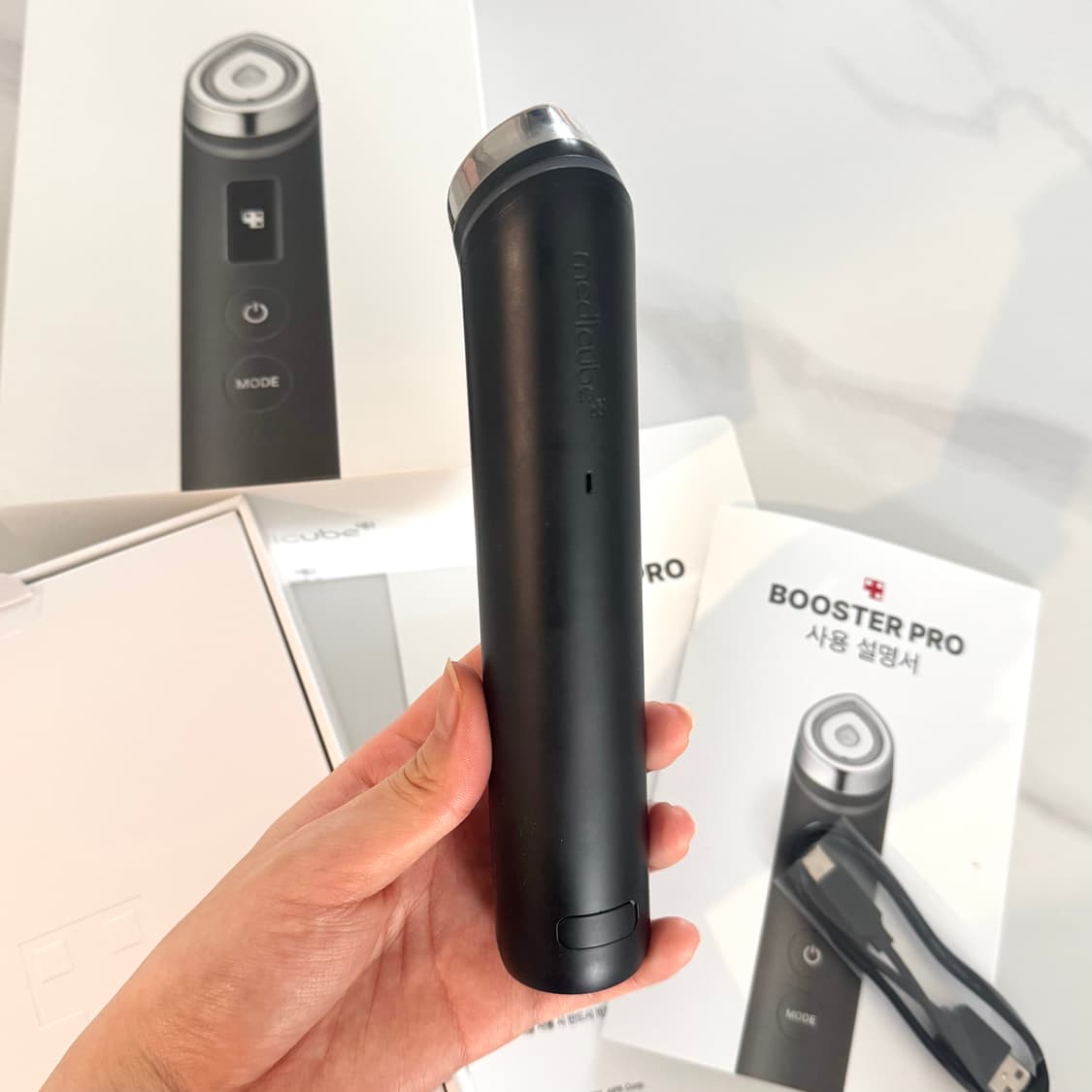 메디큐브 에이지알 부스터프로 상품이미지3