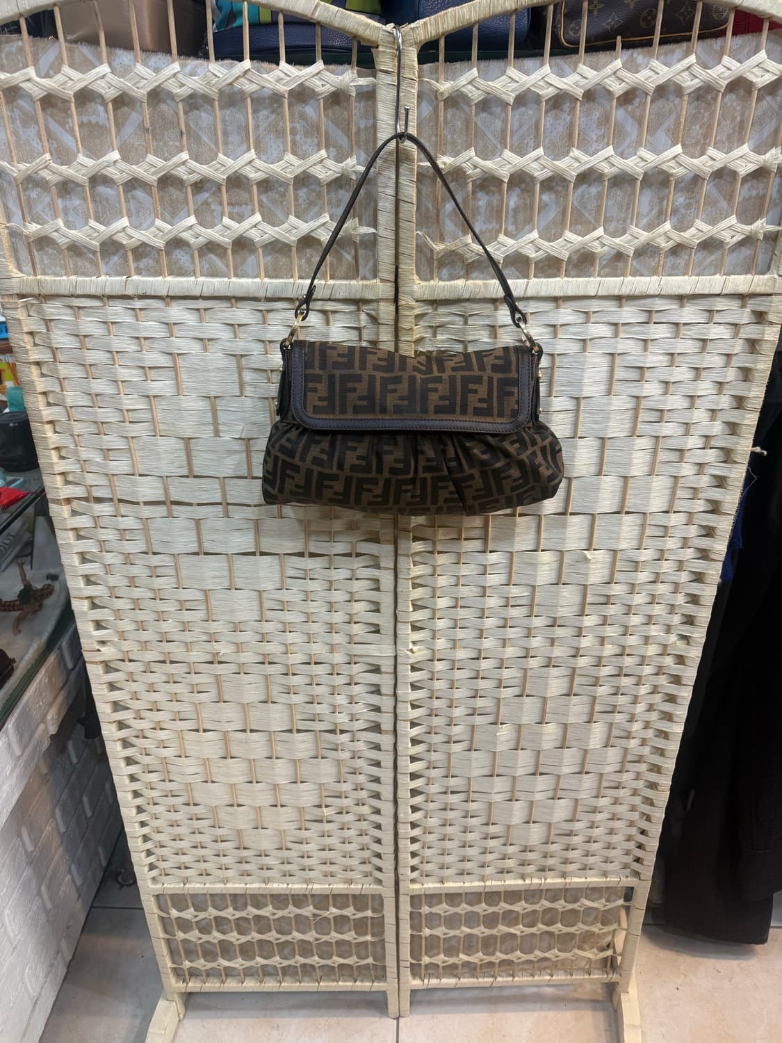 정품 펜디 주카 숄더백 팝니다 상품이미지1