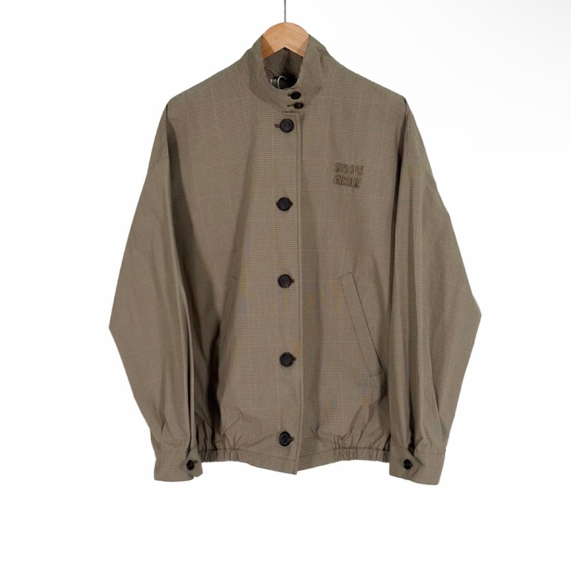 [38] 미우미우 25ss 테크니컬 체크 로고 블루종 자켓 올리브 그린 상품이미지1