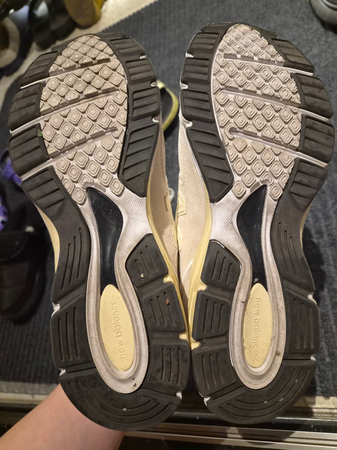 뉴발란스 x 스투시 990v4 메이드 인 USA 크림 상품이미지10