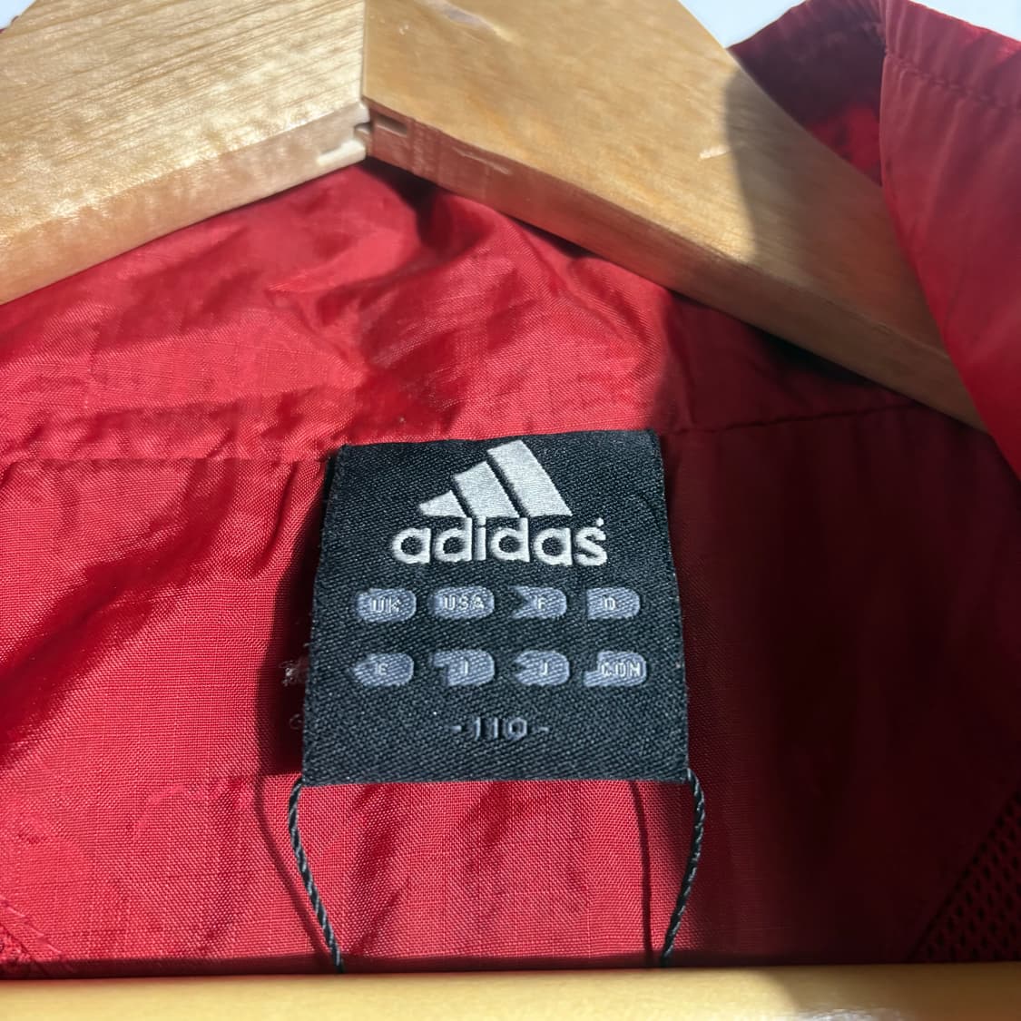 아디다스 레드 배색 후드 윈드브레이커 자켓 (무료배송) 상품이미지4