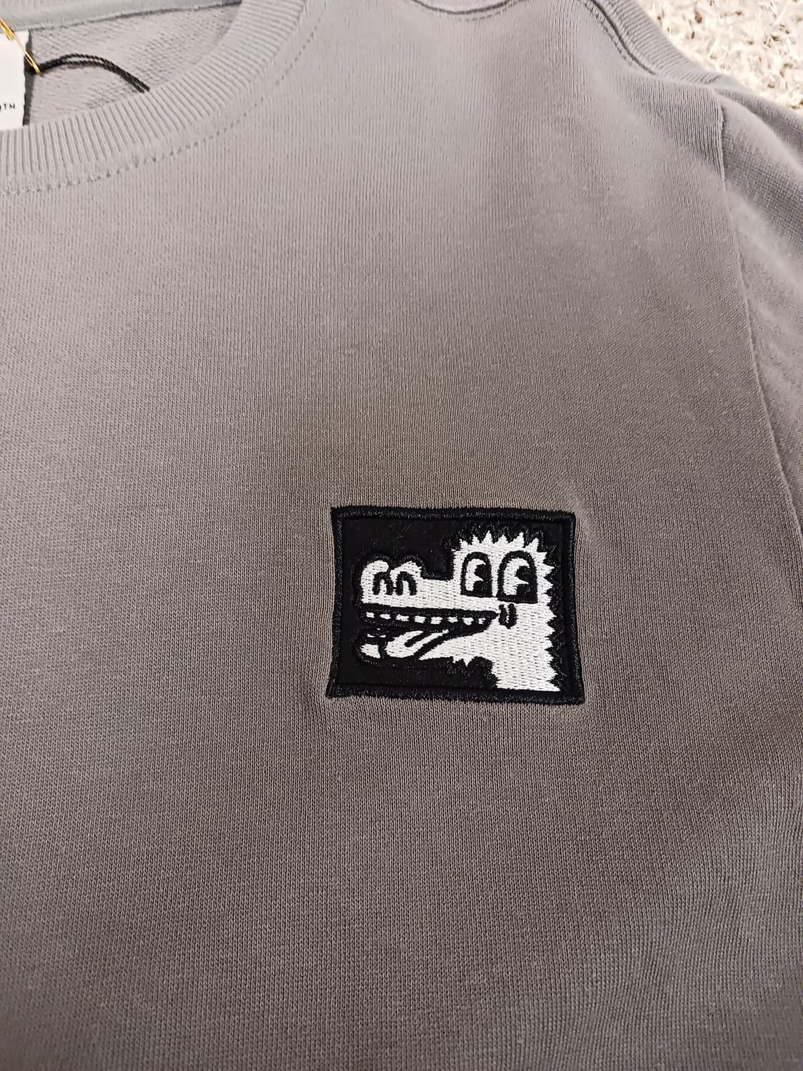 키스해링 라운드넥 긴팔티셔츠 상품이미지3