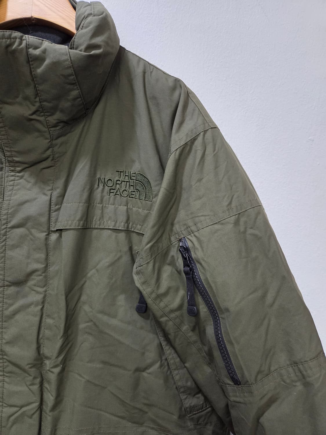 노스페이스 카키색 구스패딩 점퍼 상품이미지6