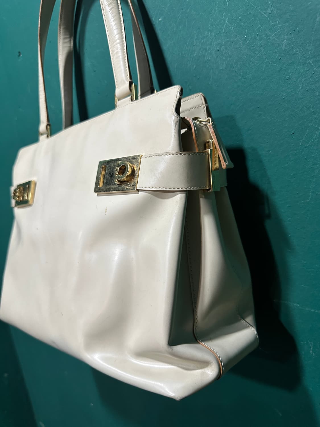 페레가모 토드백 화이트 상품이미지3