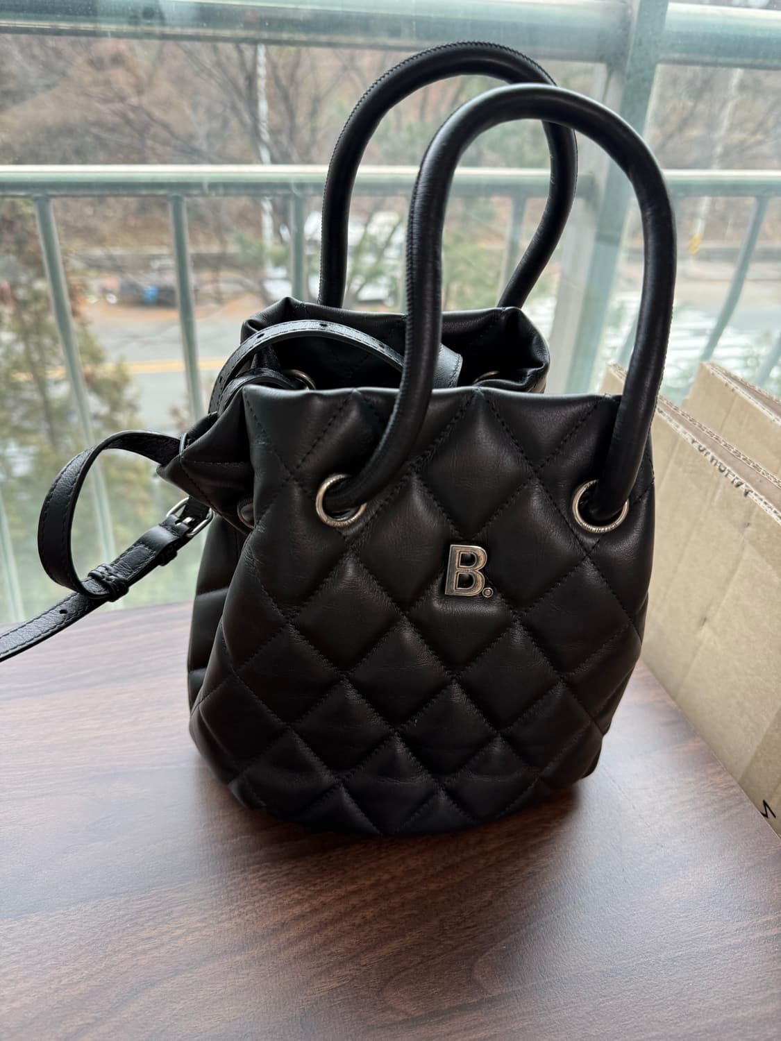 발렌시아가 버킷백 상품이미지3