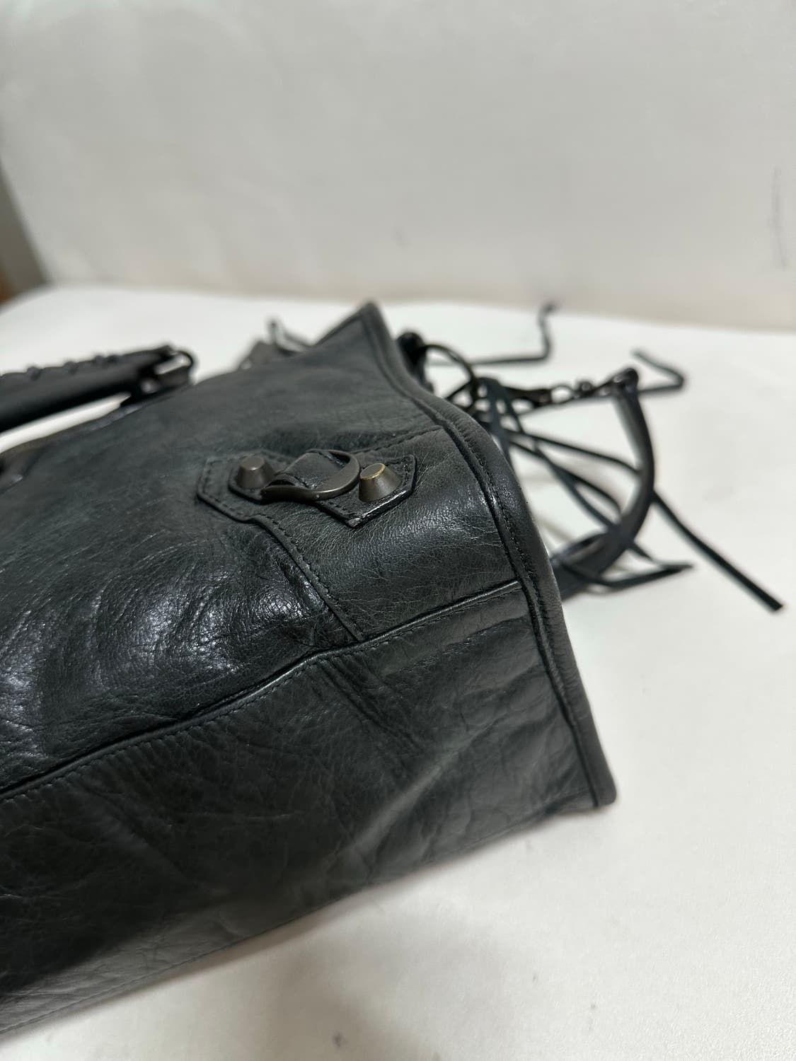 [A 정품] 발렌시아가 시티 모터백 미디움 블랙 상품이미지7