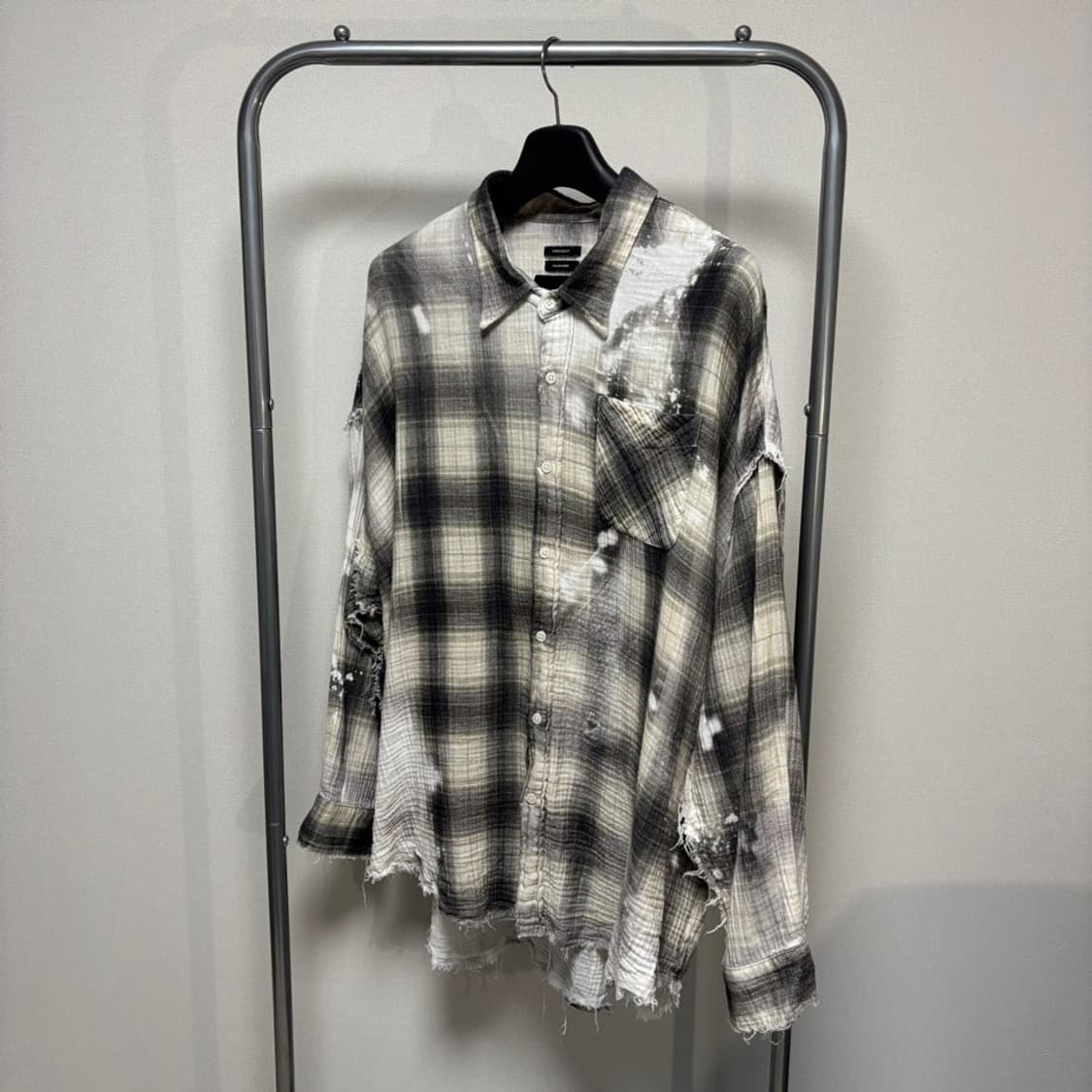 M) R13 알써티 드랍 넥 셔츠 블리치 상품이미지1