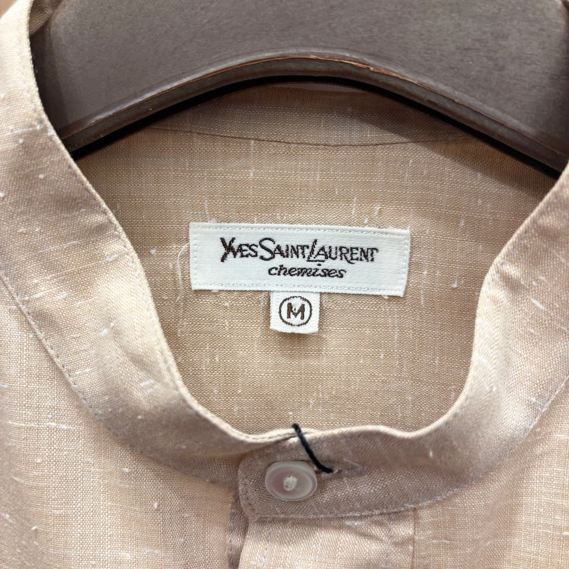 입생로랑 긴팔 셔츠 프론트 하프 버튼 밴드 카라 플랩 포켓 디테일 베이지 상품이미지7