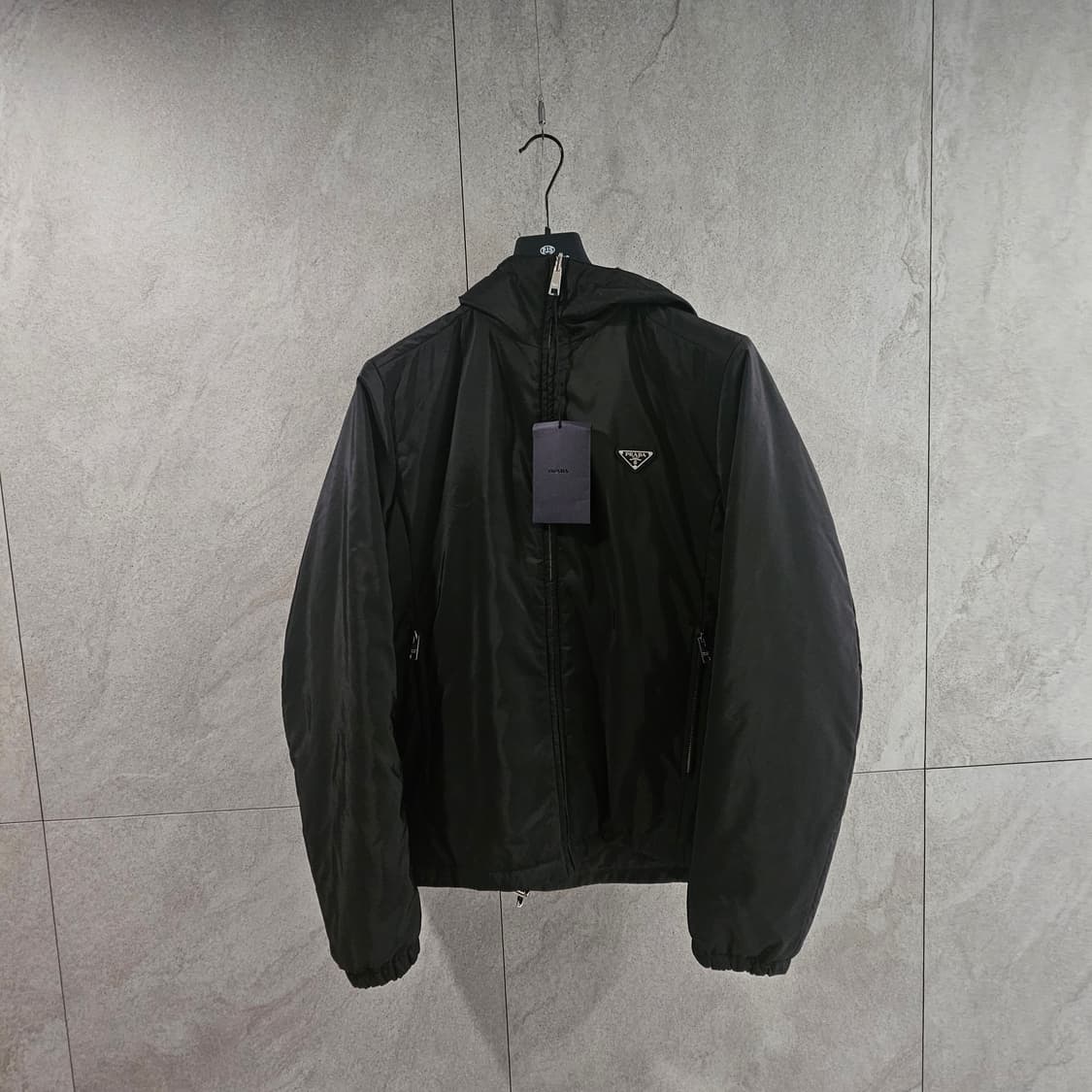 [새상품] 25fw 프라다 리나일론 패딩 자켓 블랙 52사이즈 상품이미지1