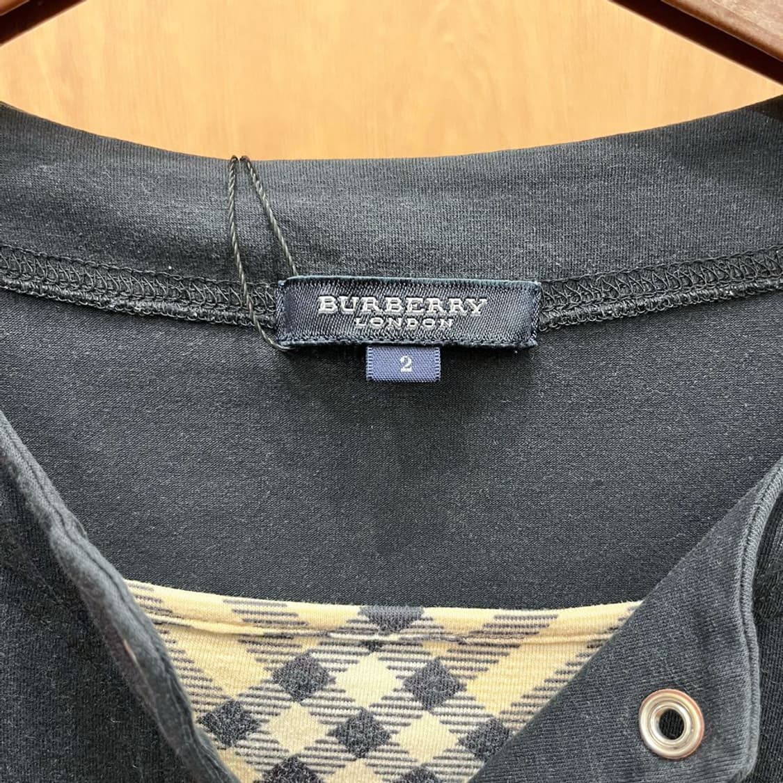 버버리 런던 반팔 티셔츠 배색 체크 레이어드 체스트 라인 디테일 네이비 상품이미지6