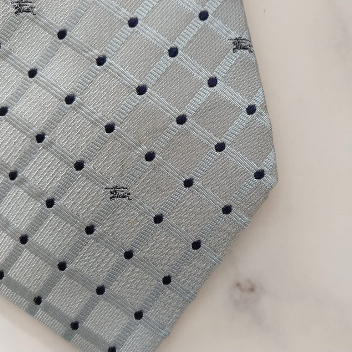 버버리 실크 라이트그레이 체크 도트 넥타이 9.5cm B등급 K1404
 상품이미지5