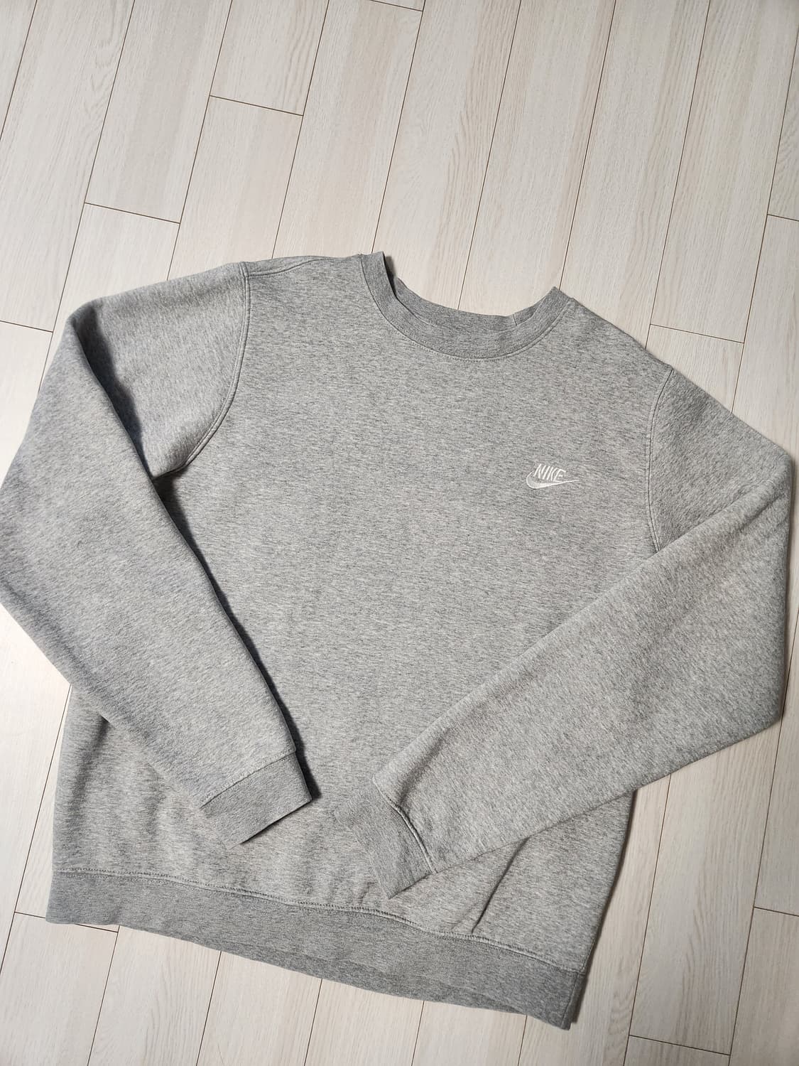 나이키 클럽 플리스 기모 맨투맨 804340-063 사이즈100 L

스 상품이미지1