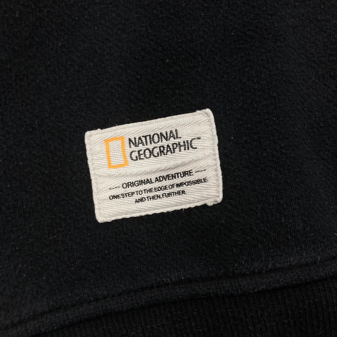 내셔널 지오그래픽 블랙 컬러 스몰 로고 맨투맨 상품이미지3