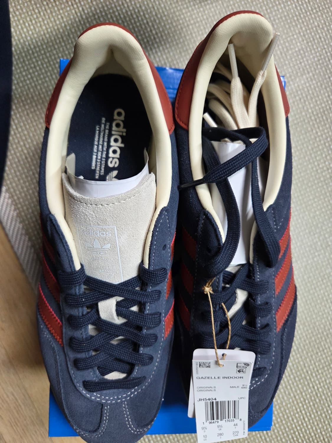 아디다스 가젤 인도어 레전드 잉크 프리러브드 루비 팝니다. 상품이미지4