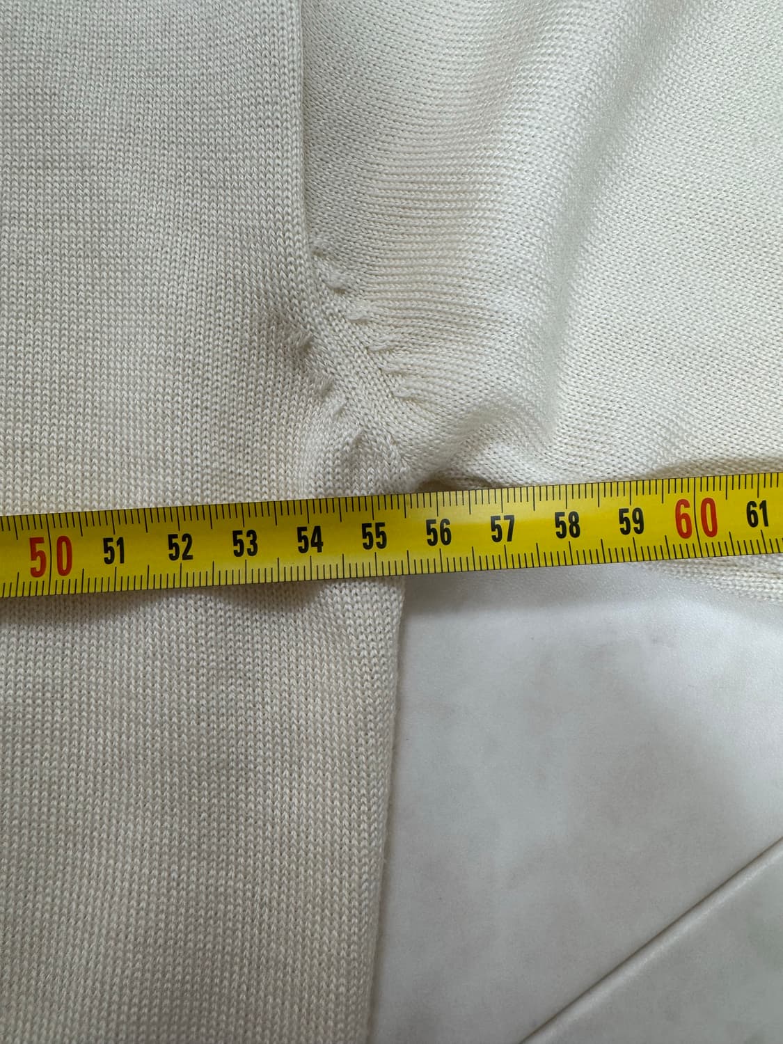 우영미 23시즌 크림/아이보리 컬러 니트 (라운드넥 베이직 니트) 상품이미지9